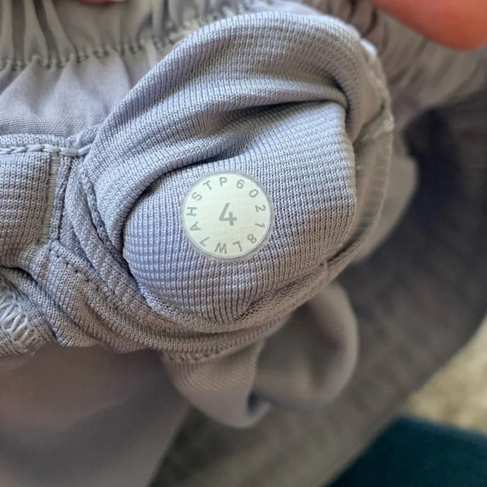 Lululemon Hotty Hot Short 4” Berry Mist Size 4 - Picture 5 of 7